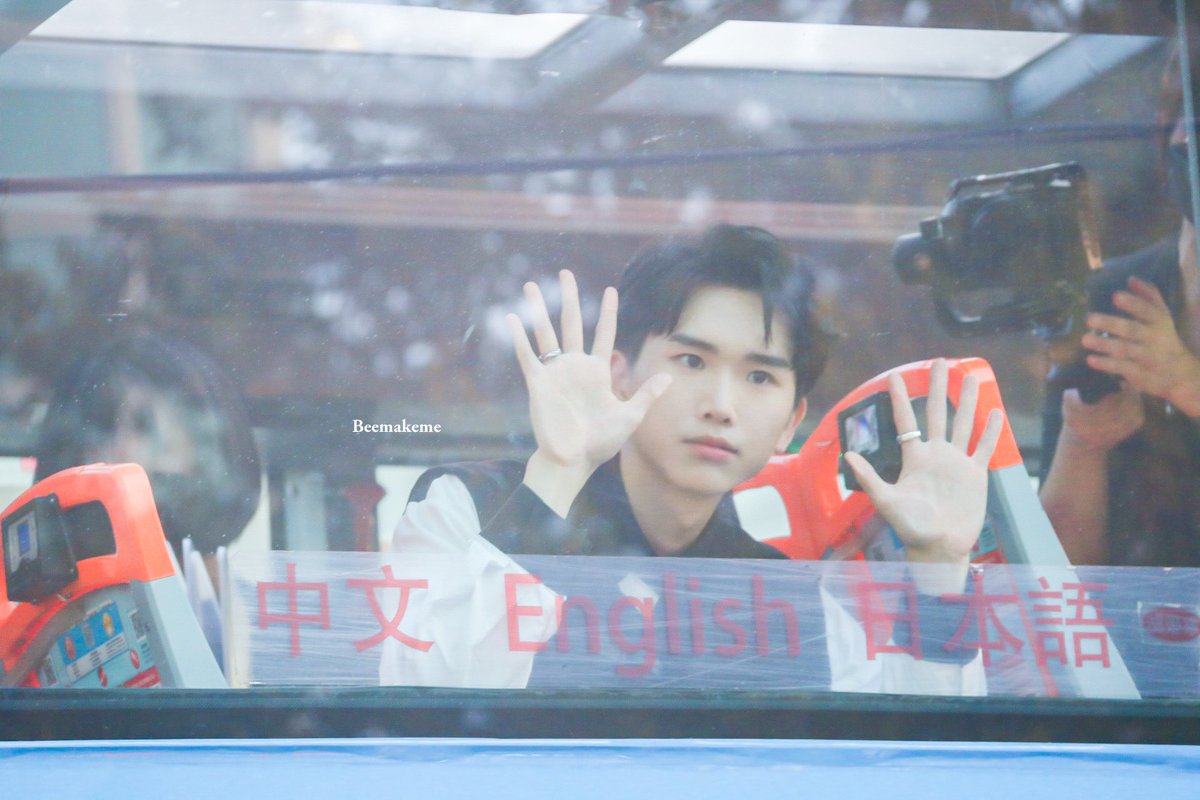 Beemakeme's tweet photo. 221112 
水星座巡迴校車 ♬ 一起𝘈𝘤𝘘𝘜𝘈𝘳𝘪𝘶𝘴 快閃活動
📍臺北101站

#黃莑茗 #莑茗 #FengMing #AcQUA源少年 https://t.co/KZWuDQTybW