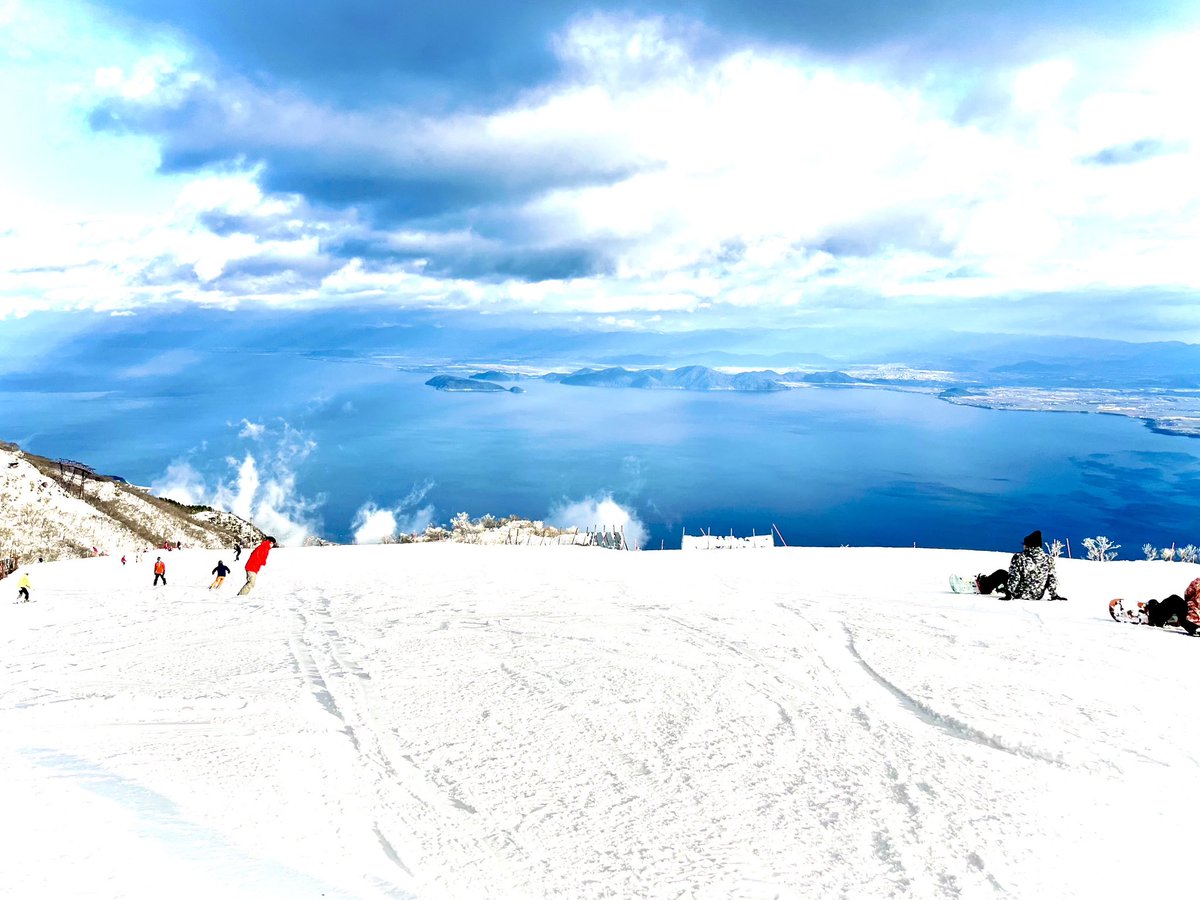 shimamon900's tweet photo. びわ湖バレイで今シーズン初滑り🎿
最高でした‼️😄

#スキー　#初滑り　#びわ湖バレイ　#景色　#絶景　#琵琶湖 https://t.co/pKhJME1C5t