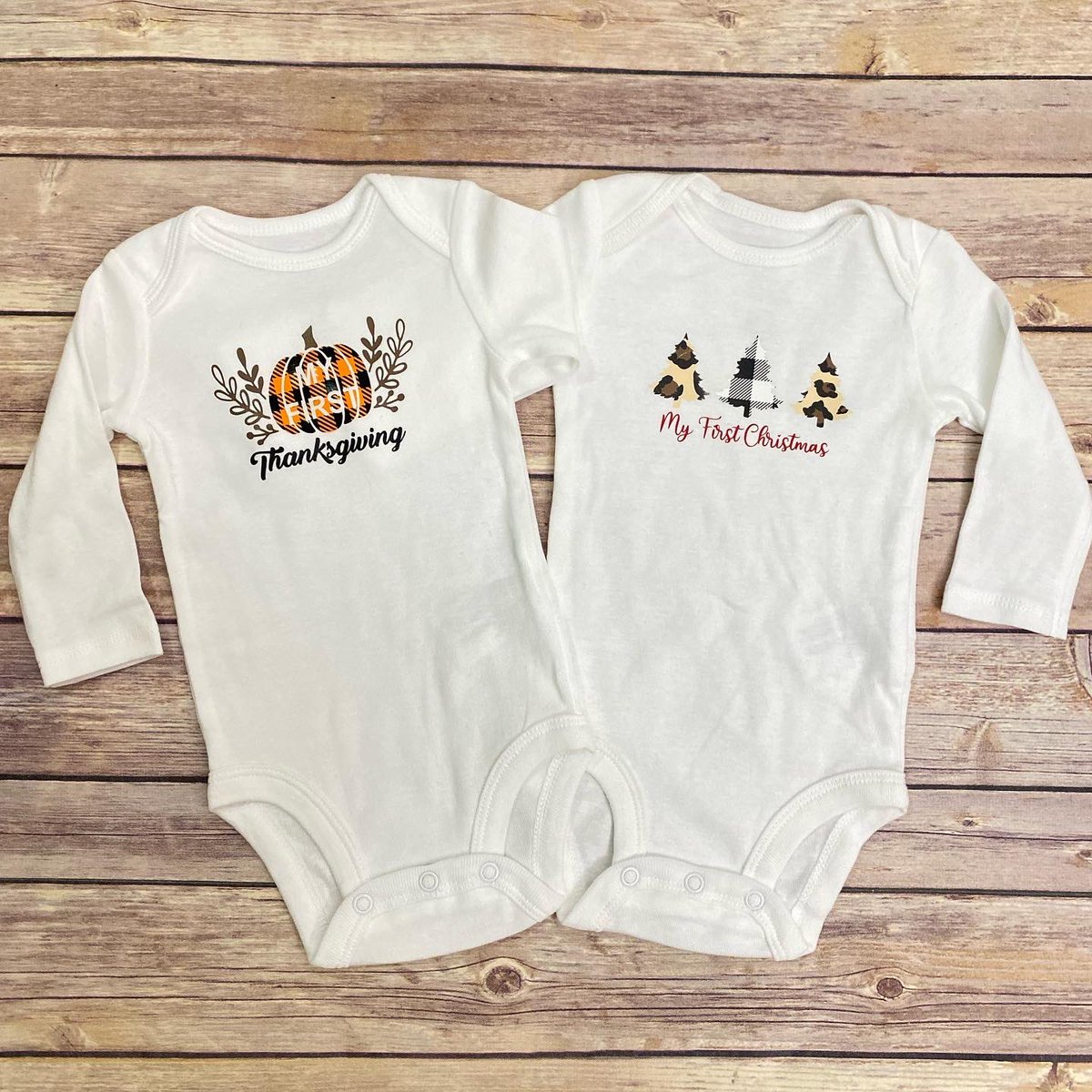 IdeasonCraft's tweet photo. 🦃 🍁First Thanksgiving &amp; First Christmas 🎄❄️

#IdeasOnCraft #ChristmasBodysuit #CustomBodysuit #Christmas #Handmade #ForNow #Now #Trending #fyp #Fy #Foryourpage #smallbusinessowner #smallbusiness #IdeasOnCraft✨💫 https://t.co/DACUhvW0IO