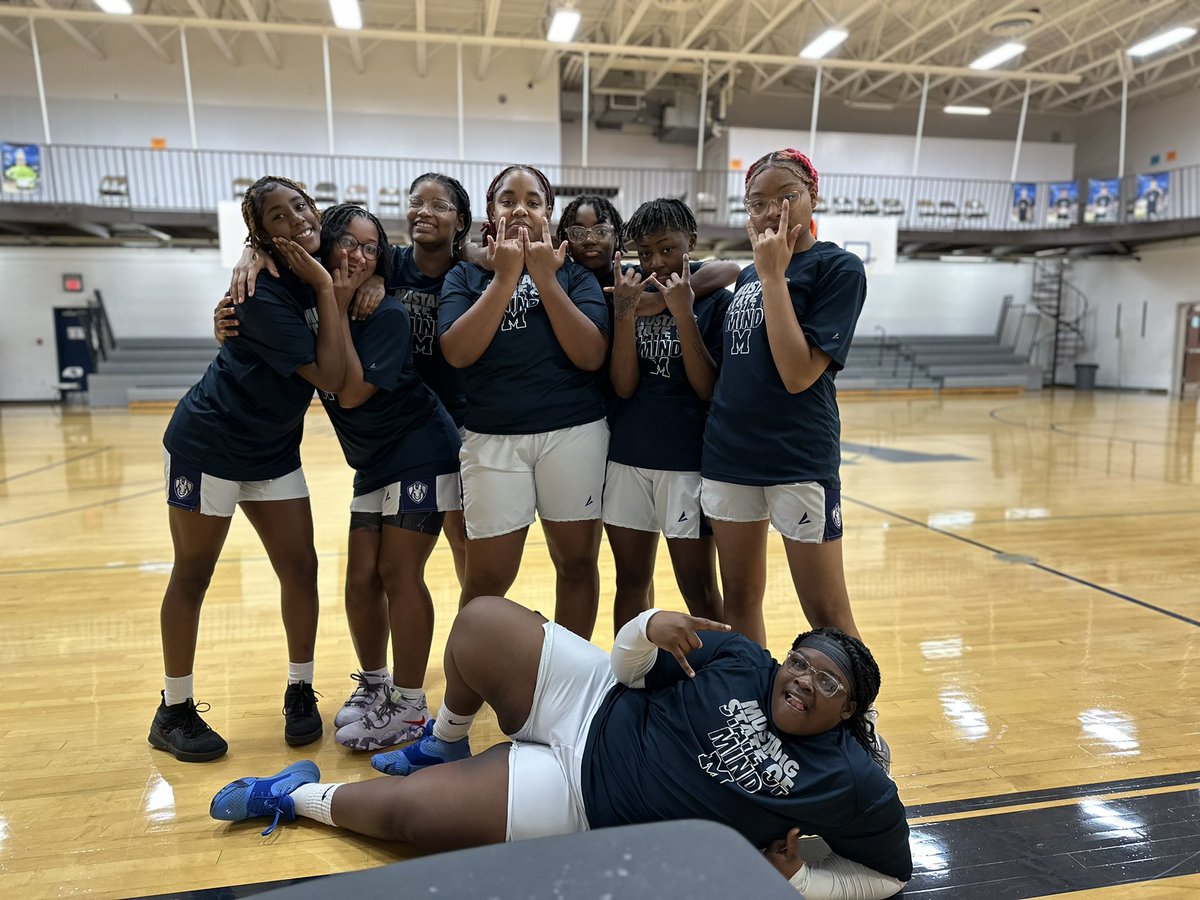 CoachHoke32's tweet photo. It’s a great compliment when someone notices and appreciates great character in athletes. Today this group of ladies received a compliment for showing outstanding character while playing at Whitefield Academy.  We are succeeding! #knowMoore  #characterFirst @coachzeta502 https://t.co/AgBiliaqG6