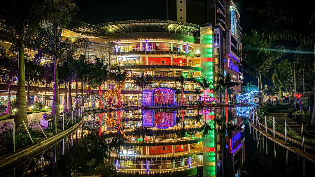 DaviesKinanga's tweet photo. Two Rivers Mall at night😍😍 https://t.co/F9043Rw6bf