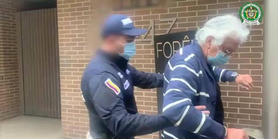 ELTIEMPO's tweet photo. 🚨 #Atención: El gobierno Petro acaba de aprobar la extradición del médico del jet set.

Es procesado por estafa inmobiliaria superior a US $50 millones. Más detalles vía @Uinvestigativa ► https://t.co/ZCowwEzhAH https://t.co/NQzIEpUCdD