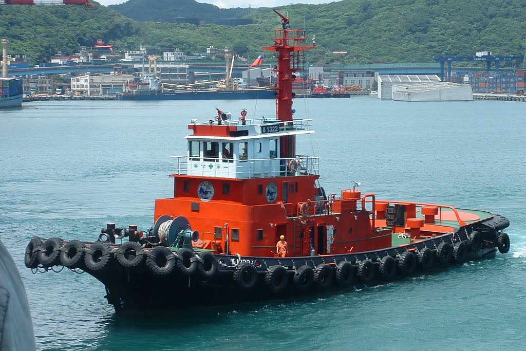 Now we turn to the exotic....

Tug 1322 in Keelung, Taiwan, May 2007.