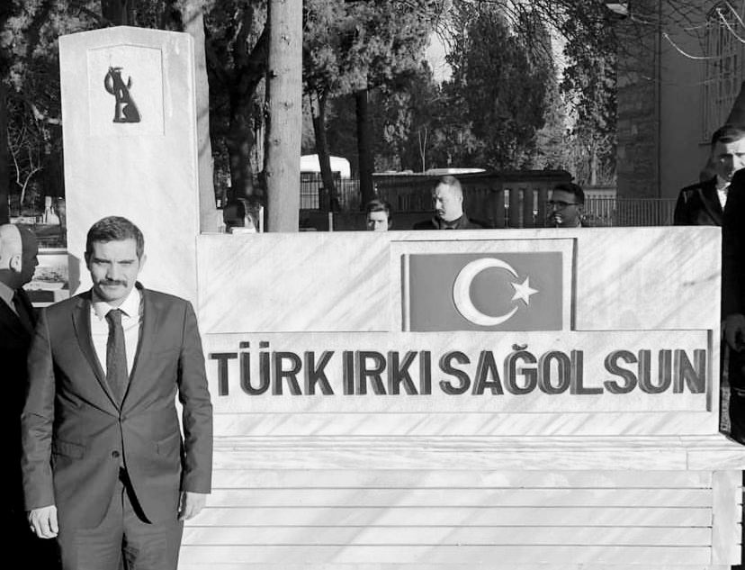 memisgil57's tweet photo. Sinan Ateş’in bir suikastle şehit edildiğini öğrendik.
Kimse unutmasın ki; Biz de talatlar,fıratlar,muhsinler,sinanlar bitmez…
Türk milletinin başı sağ olsun.
#SinanAteş. https://t.co/Z4bmkgQGYa