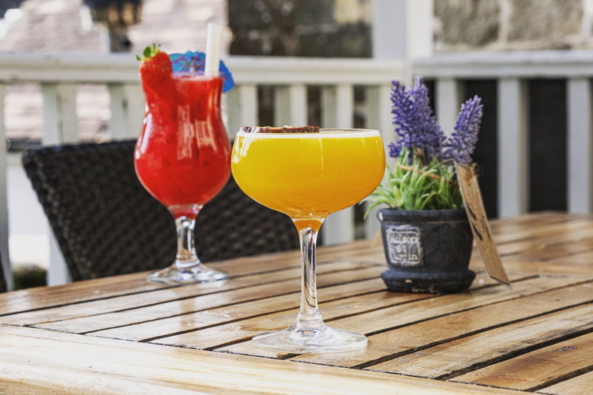 MitreShaftesbu2's tweet photo. Any night (especially Fridays) is always cocktail night! 🍹🍸

Come on down and try our well belived Passionfruit Martini or try our Strawberry Daiquiri for a change!

@YoungsPubs #youngspublife #cocktails #passionfruit #martini #strawberry #daquiri #fridaynights https://t.co/BQ48qW9gUm