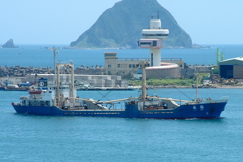 Fu Wei entering Keelung, Taiwan, May 2007.