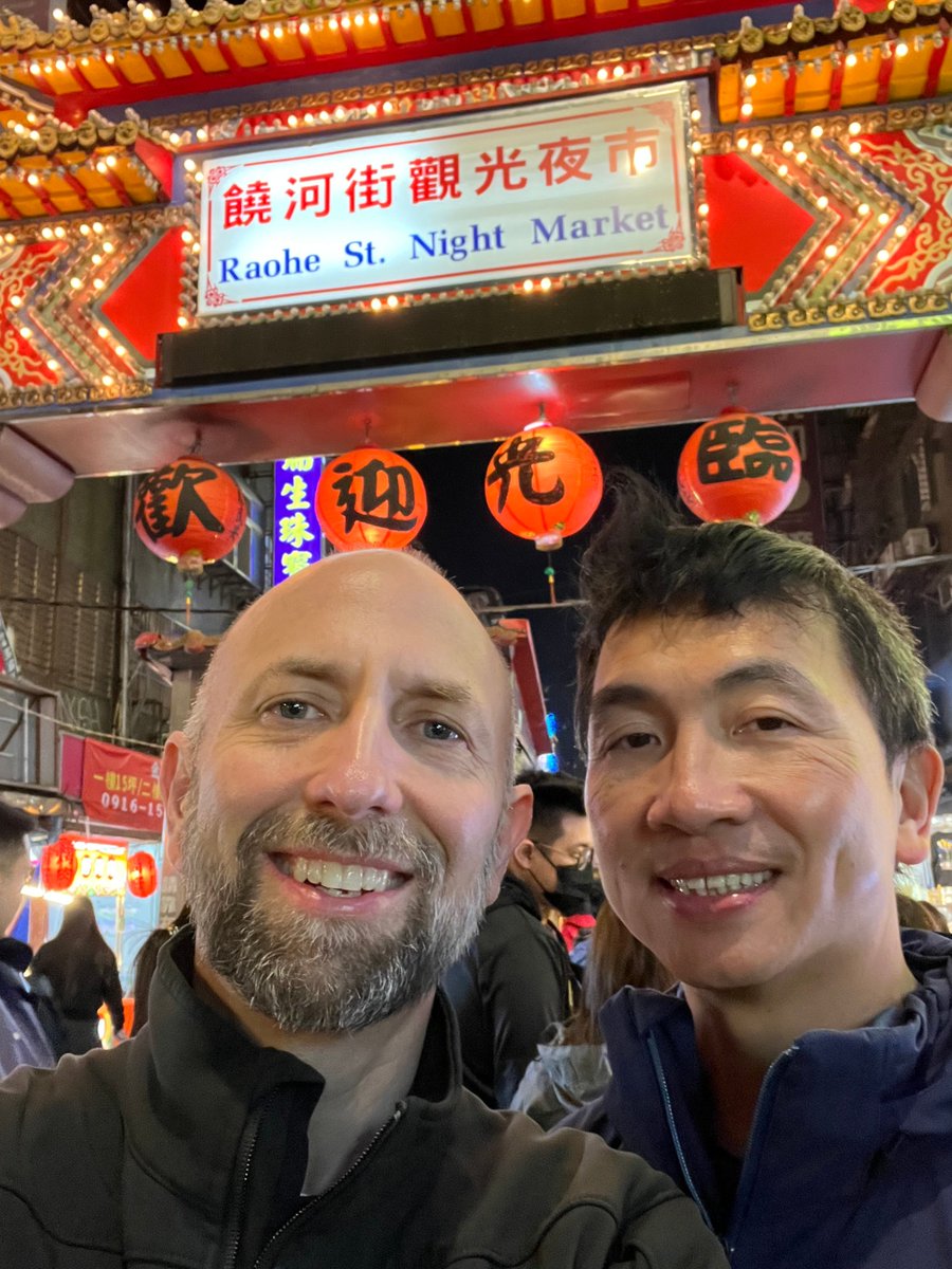While visiting my husband’s family in Taiwan, we ate our way through Taipei’s famous night markets.

Could we have something similar in San Francisco?

Maybe an Irving Street Night Market in the Sunset?

As supervisor, I want to support joy.

A thread for inspiration…

1/10