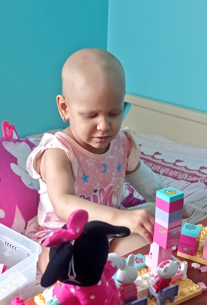 Termino el año con estas 2 criaturas inocentes necesitando apoyo para pagar las radioterapias. Dhylan empieza el martes y Victoria a mediados de Enero. He tocado mil puertas, hasta le dejé un mensaje por dm a la ministra de salud, a empresarios, embajadas, esto agota demasiado 😞