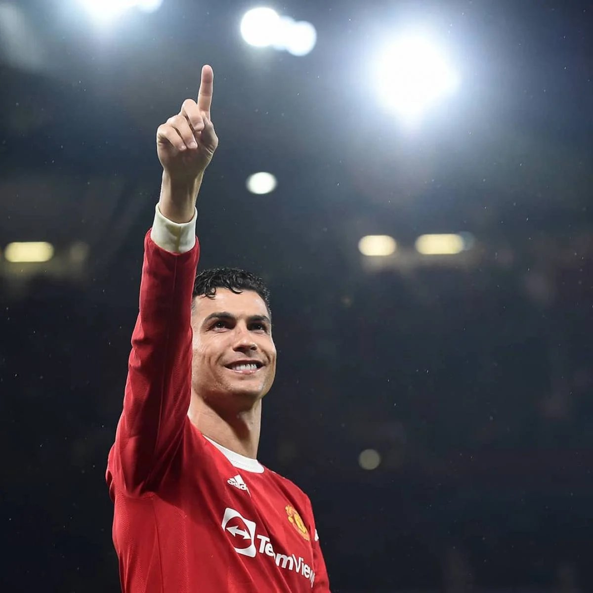 elchiringuitotv's tweet photo. 🚨 ¡CRISTIANO ha firmado un contrato de DOS TEMPORADAS con AL-NASSR!

Vía: @AlArabiya_Brk https://t.co/CPWPq8cZPX