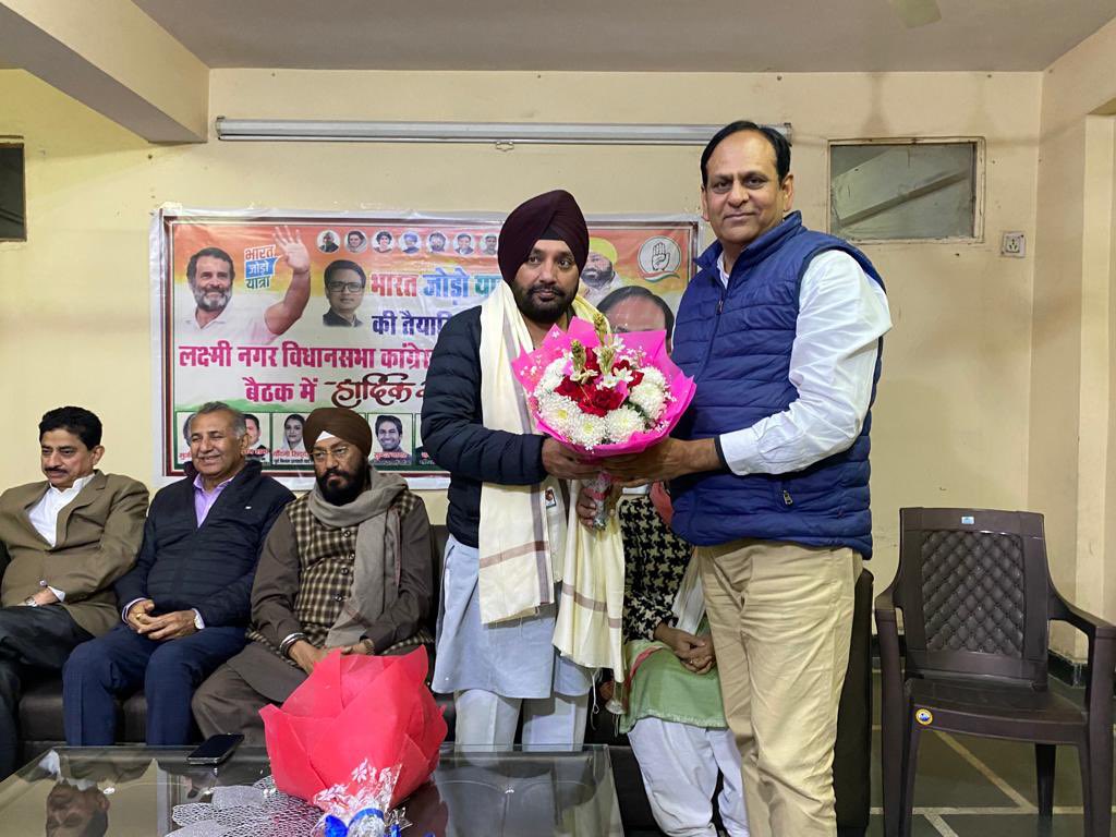 drhariduttINC's tweet photo. भारत जोड़ो यात्रा की तैयारीं को लेकर लक्ष्मी नगर विधानसभा कांग्रेस की बैठक हुई जिसमे दिल्ली सरकार के पूर्व मंत्री श्री अरविंदर सिंह लवली जी @ArvinderLovely ने संबोधित किया इस अवसर पर जिला अध्यक्ष गुरचरन सिंह राजू जी उपस्थित हुए @gurcharansraju https://t.co/le3iPG4HI9