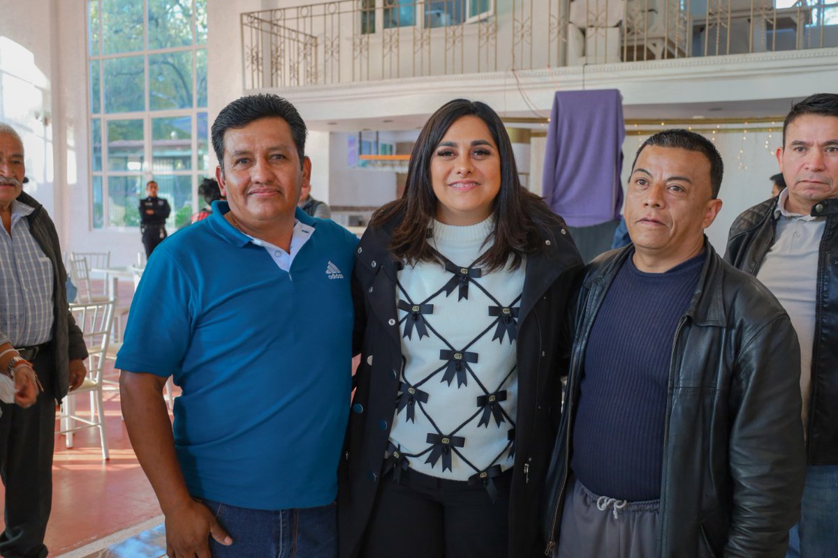 Continúo visitando comunidades de la Zona de la Montaña de #Texcoco, saludando a los habitantes, platicando, escuchando y atendiendo los proyectos que se vienen en el 2023 para todos los texcocanos, siempre agradecida con sus atenciones. 🙋🏻‍♀️

#DondeSeViveBien