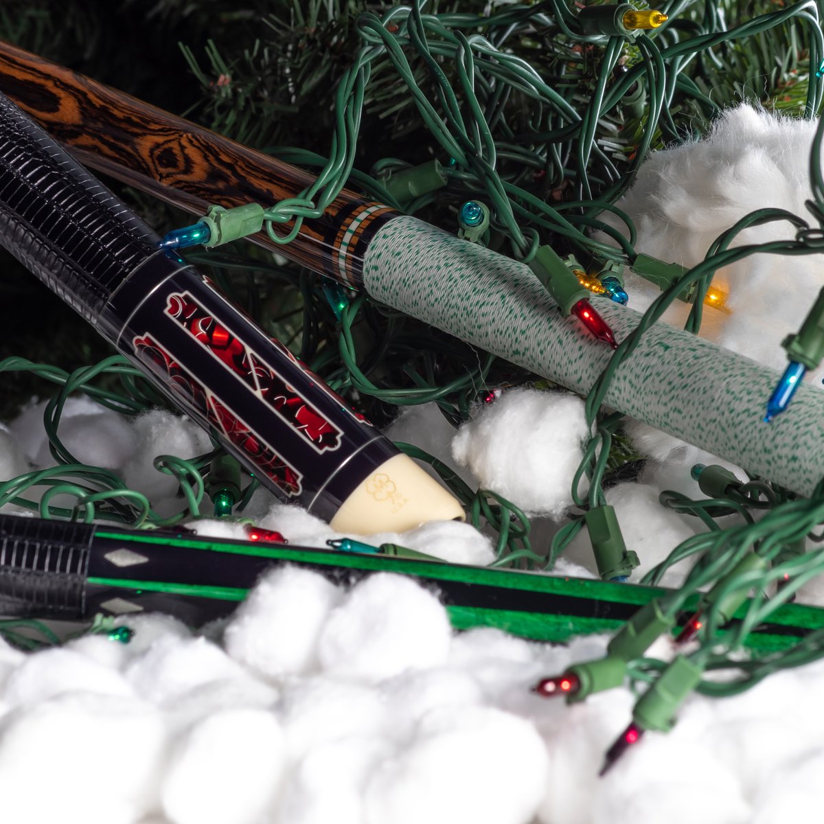 McDermottCue's tweet photo. 🎉 Happy Holidays! https://t.co/HKsQHdujmc
