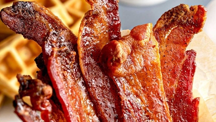 HousewarmingsRS's tweet photo. It's National Bacon Day!

Do you like your bacon crunchy or soft?

Either way, you should definitely give this recipe for "Pig Candy" a try. And then bring it around to share! 😄

https://t.co/0FMVC4LJdT

#biggreenegg #baconday #localbusiness #lexingtonky https://t.co/FuEIWbipWh
