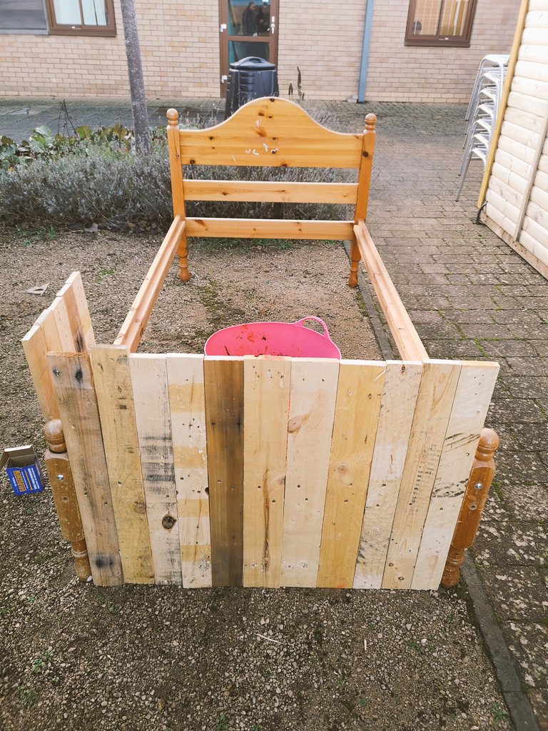 Richard96424981's tweet photo. Service users have repurposed an old bed frame and some pallets, into a wheelchair accessable garden planter. A lovely project, everybody enjoyed being involved with. (Especially me!)
#OccupationalTherapy #Berrywood #TheShedProject #MeaningfulActivity #MentalHealthMatters https://t.co/AwqBCD7Omt