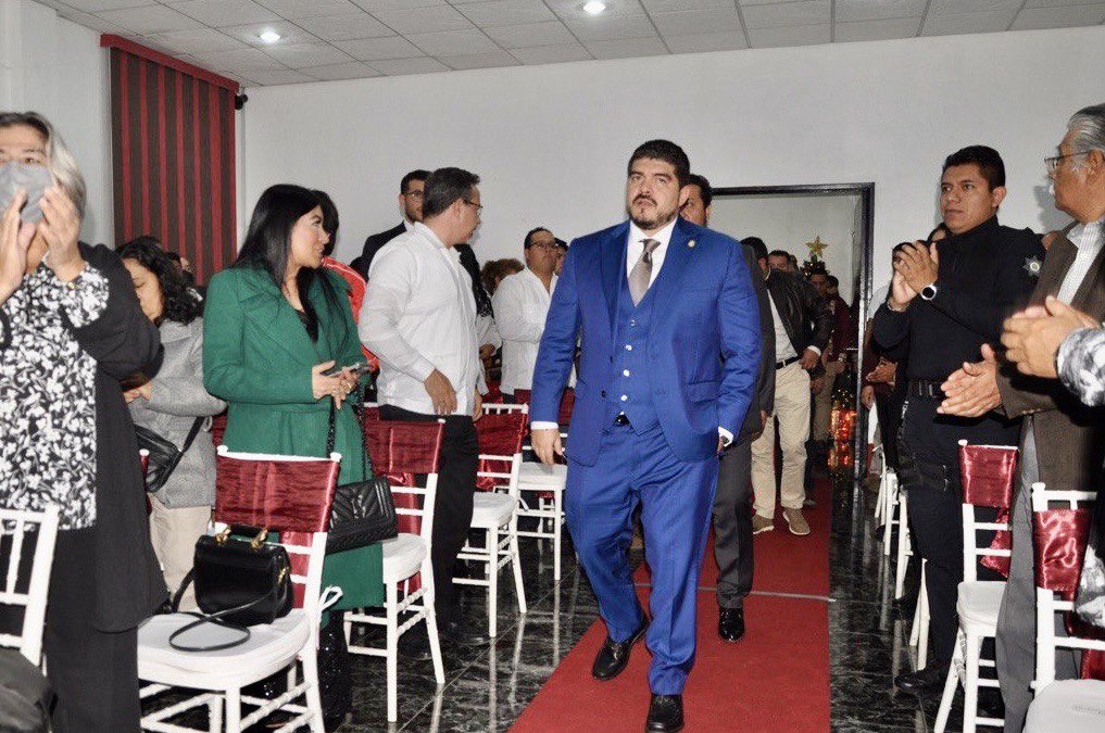 Héctor Ruiz on Twitter "RT ZenyazenEscobar Con la representación del