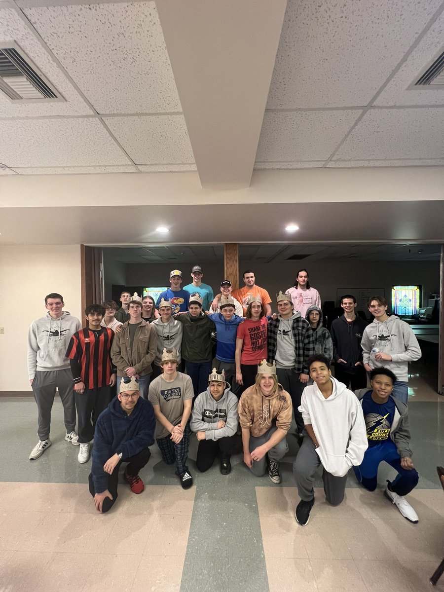 DerbySwimDive's tweet photo. ROYAL PROCLAMATION
By declaration of Coach Adams and his coaching castle we present to you these swimmers and their new titles;
Our Sultan Jared. 
Our King Simon. 
And our princes, Tony, Lucas, Owen, Brandon, Monty, Logan, Evan and Nick! https://t.co/fT82lpsX8z