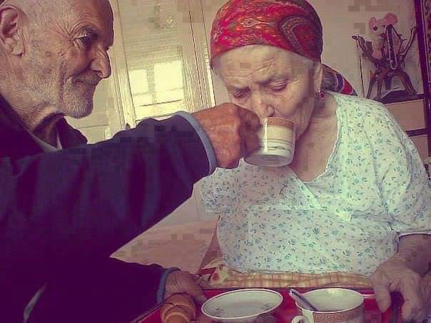 7zCn7llVWJZPtuB's tweet photo. #رساله_اليوم
لا يستقيم الحُب إلا بساقين
ساق الإحترام وساق الإهتمام ، 
إذا فقدت إحداهما فهو حُب أعرج🌸💜 https://t.co/lvMEQ3T2uT