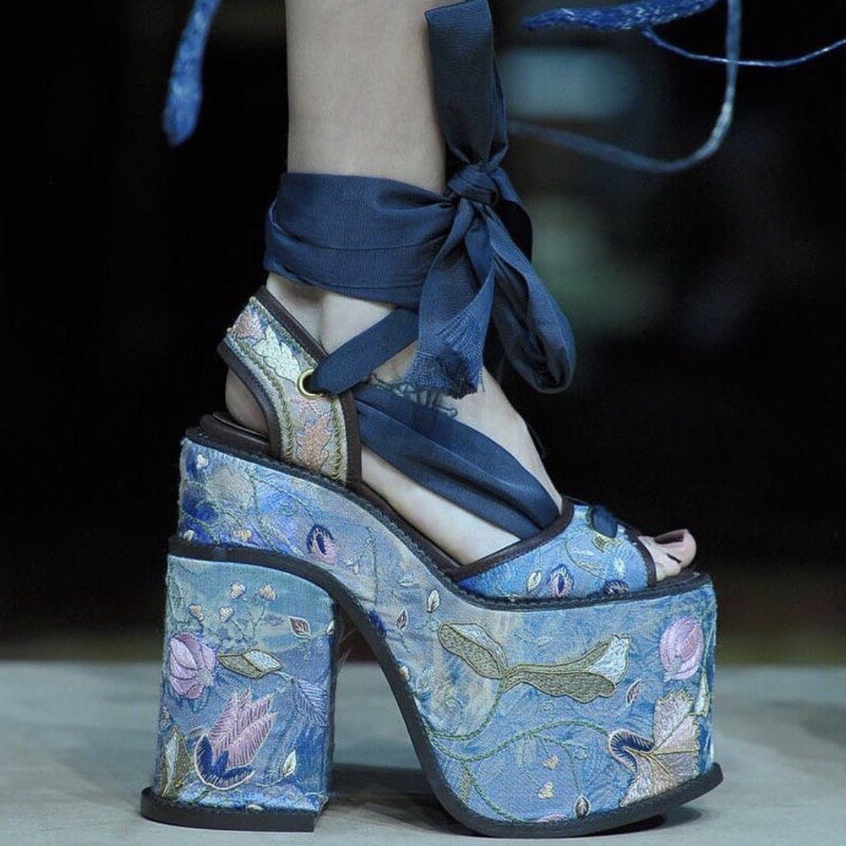 archivedlooks's tweet photo. Vivienne Westwood platform heels https://t.co/XOR5wtFG1u