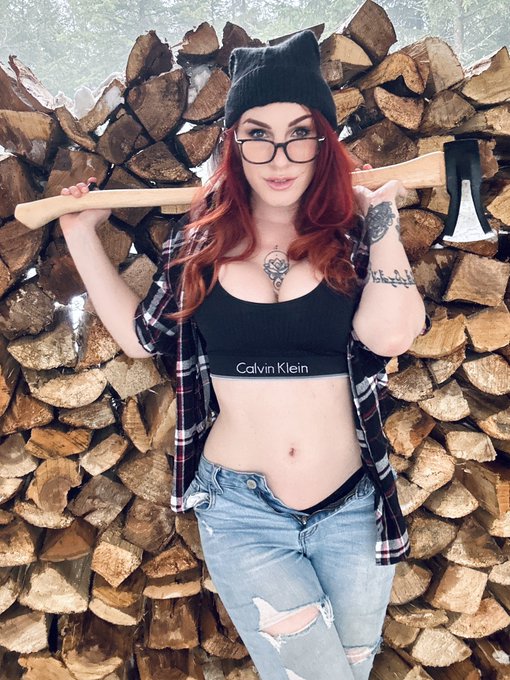Live on eplay chopping wood! Come keep me company while I do my farm chores ❤️❄️ https://t.co/PVOetI