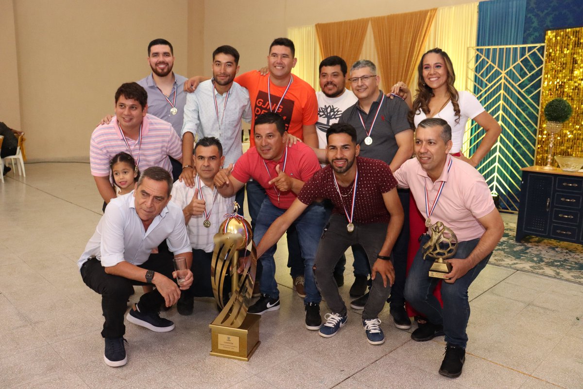 Fluoder1's tweet photo. Algunos de los emocionantes y divertidos momentos vividos durante la entrega de premios en la cena de fin de año de Fluoder S.A.
 
#Fluoder
#findeaño
#feliz2023
#felizañonuevo
#entregedepremios
#ganadores https://t.co/YBm9TCxl5J