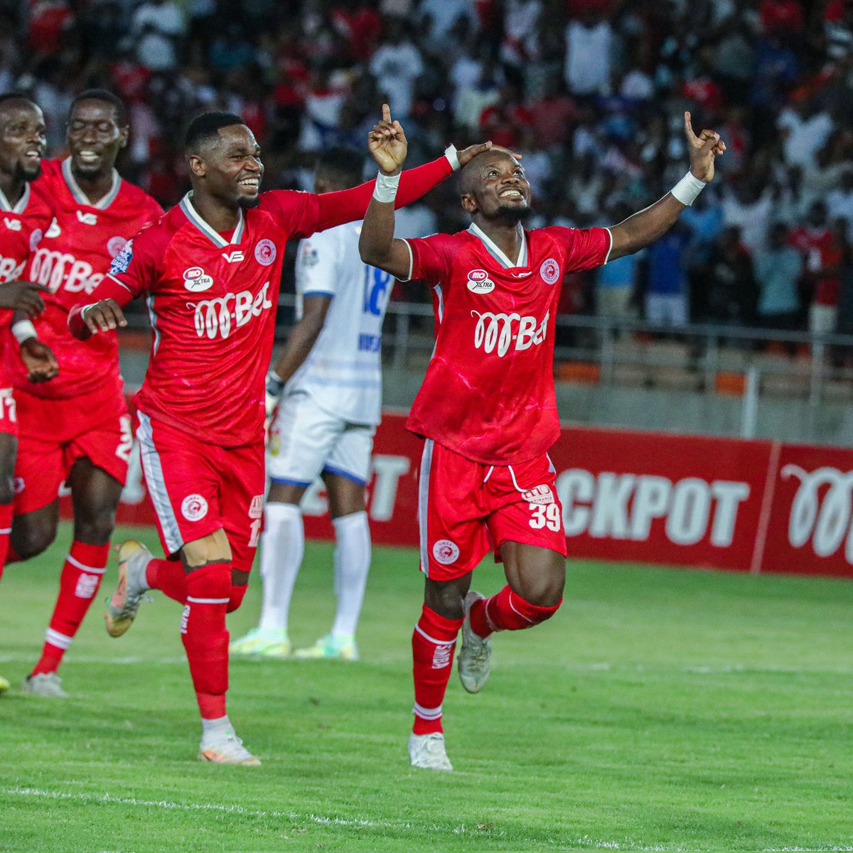 i_mlishayo's tweet photo. @SimbaSCTanzania jaman muogopen sana mtu anaekwambia ukiifunga Simba anakupa mil 30 , 

n mtego ndugu zangu msiuingie 

kamuulize prison 😂😂😂😂😂😂 https://t.co/1tTnTxnltl