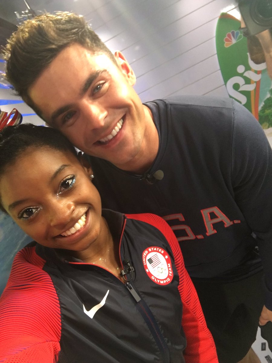 ZEAppreciation's tweet photo. Two days and the year is going to end so...

I wish a 2023 where everyone that doesn't have the fortune of meeting Zac this next year WE WILL MEET THE LOVE OF OUR LIFE,it's already manifested to the universe 🕯️🕯️🪐✨❤️ https://t.co/2Hq7trqJ8c