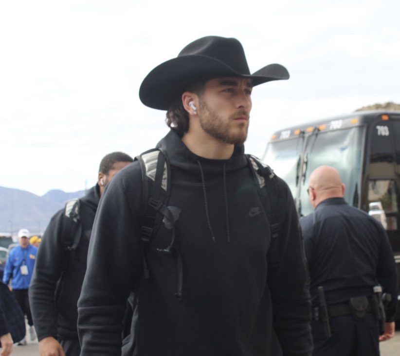 Pitt_FB's tweet photo. The Panthers have arrived 🤠

#H2P » @TonyTheTigerSB https://t.co/PMo9jY5Wmt
