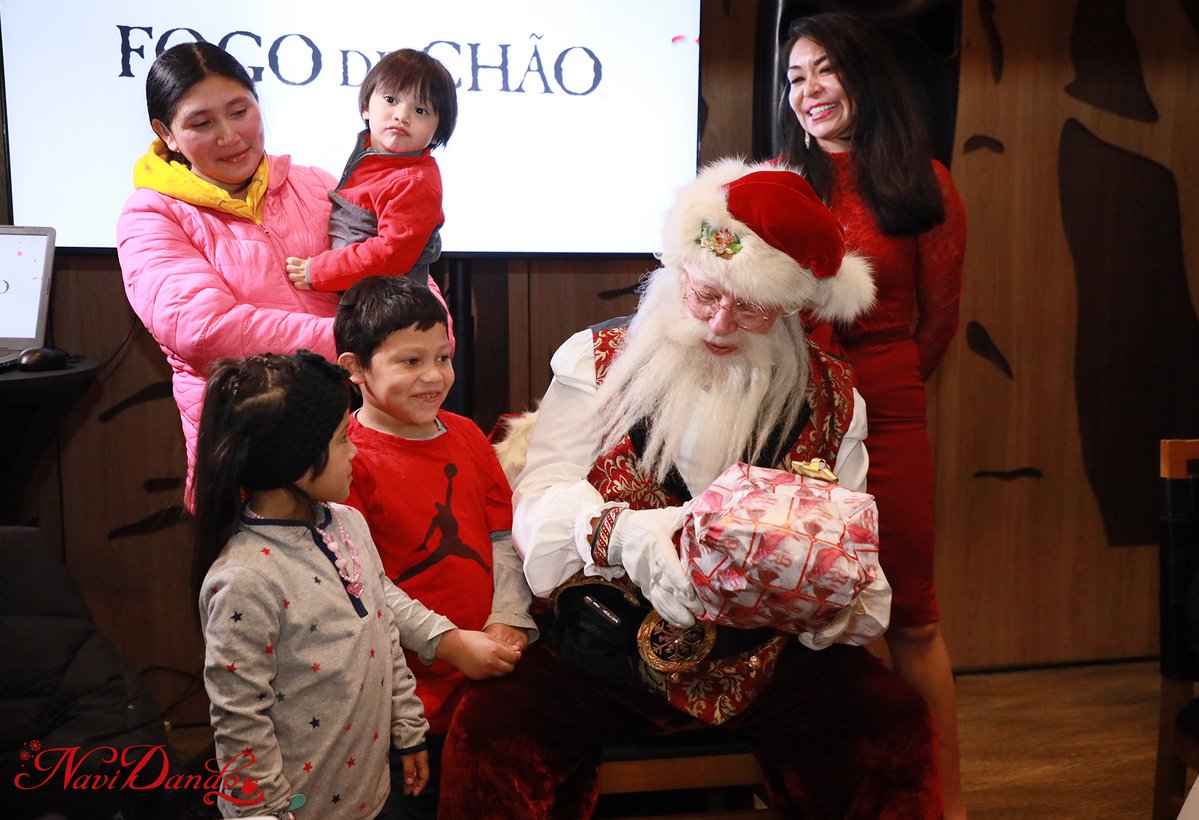 Telemundomsp's tweet photo. Reconocemos y agradecemos a @hishousefnd por apoyar el evento #NaviDando juntos pudimos brindar alegría y sonrisas a familias hispanas de nuestro estado.
#FelizNavidad #FelicesFiestas #FelicesFiestas2022 #NavidadEnMinnesota #Navidando2022 #Navidando https://t.co/c81ArbnPAf