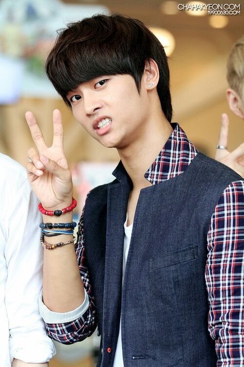 MomentWithVIXX's tweet photo. I love actor               But sometimes
Hakyeon                      i just miss https://t.co/ggnBilAloe