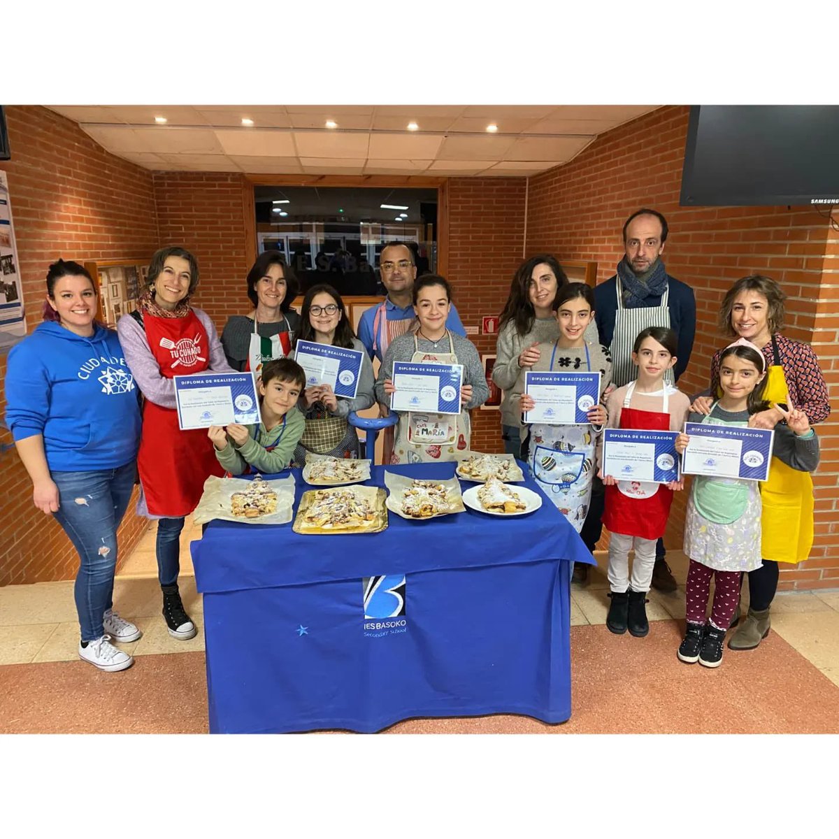 ADCCiudadela's tweet image. Este fin de semana hemos hecho los talleres de repostería navideña. 

#arboldenavidad #tronconavideño #reposterianavideña #adcciudadela #pamplona #iesirubide #iesbasoko #familia #adolescentes #navidad