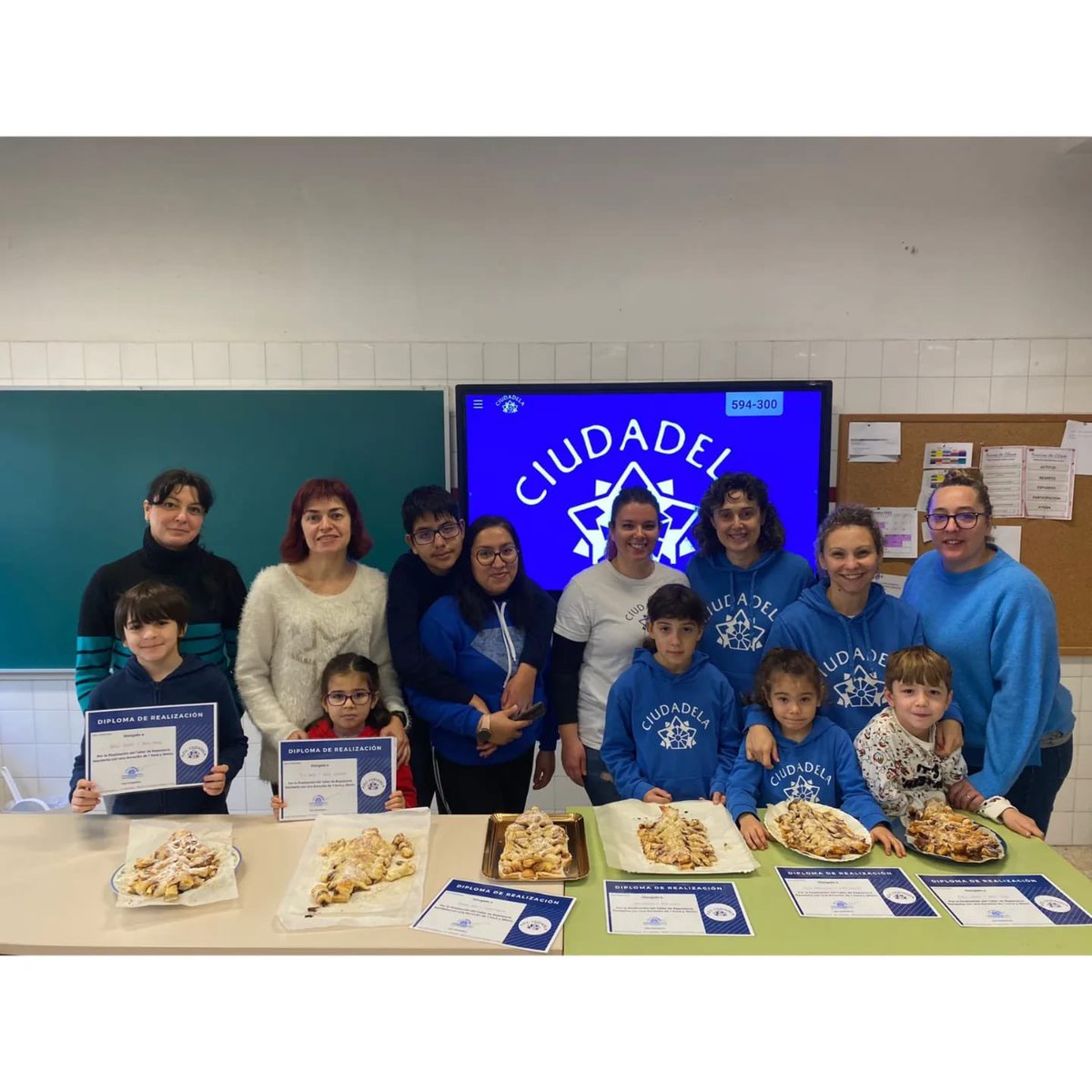 ADCCiudadela's tweet image. Este fin de semana hemos hecho los talleres de repostería navideña. 

#arboldenavidad #tronconavideño #reposterianavideña #adcciudadela #pamplona #iesirubide #iesbasoko #familia #adolescentes #navidad