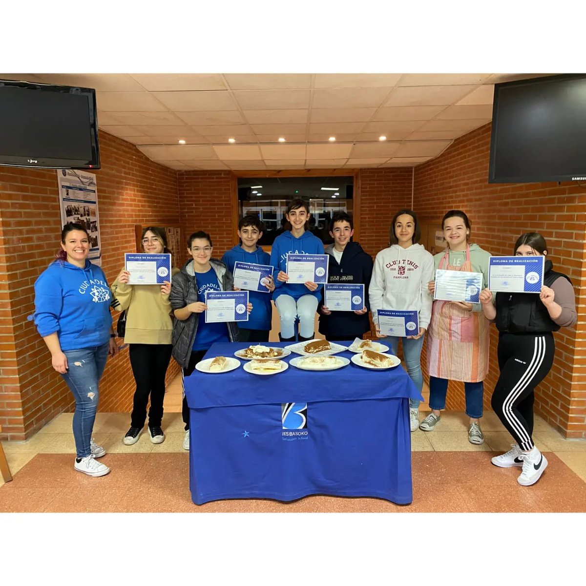 ADCCiudadela's tweet image. Este fin de semana hemos hecho los talleres de repostería navideña. 

#arboldenavidad #tronconavideño #reposterianavideña #adcciudadela #pamplona #iesirubide #iesbasoko #familia #adolescentes #navidad