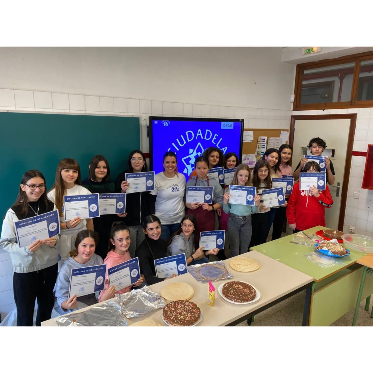 ADCCiudadela's tweet image. Este fin de semana hemos hecho los talleres de repostería navideña. 

#arboldenavidad #tronconavideño #reposterianavideña #adcciudadela #pamplona #iesirubide #iesbasoko #familia #adolescentes #navidad