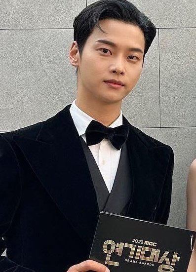 MomentWithVIXX's tweet photo. I love actor               But sometimes
Hakyeon                      i just miss https://t.co/ggnBilAloe