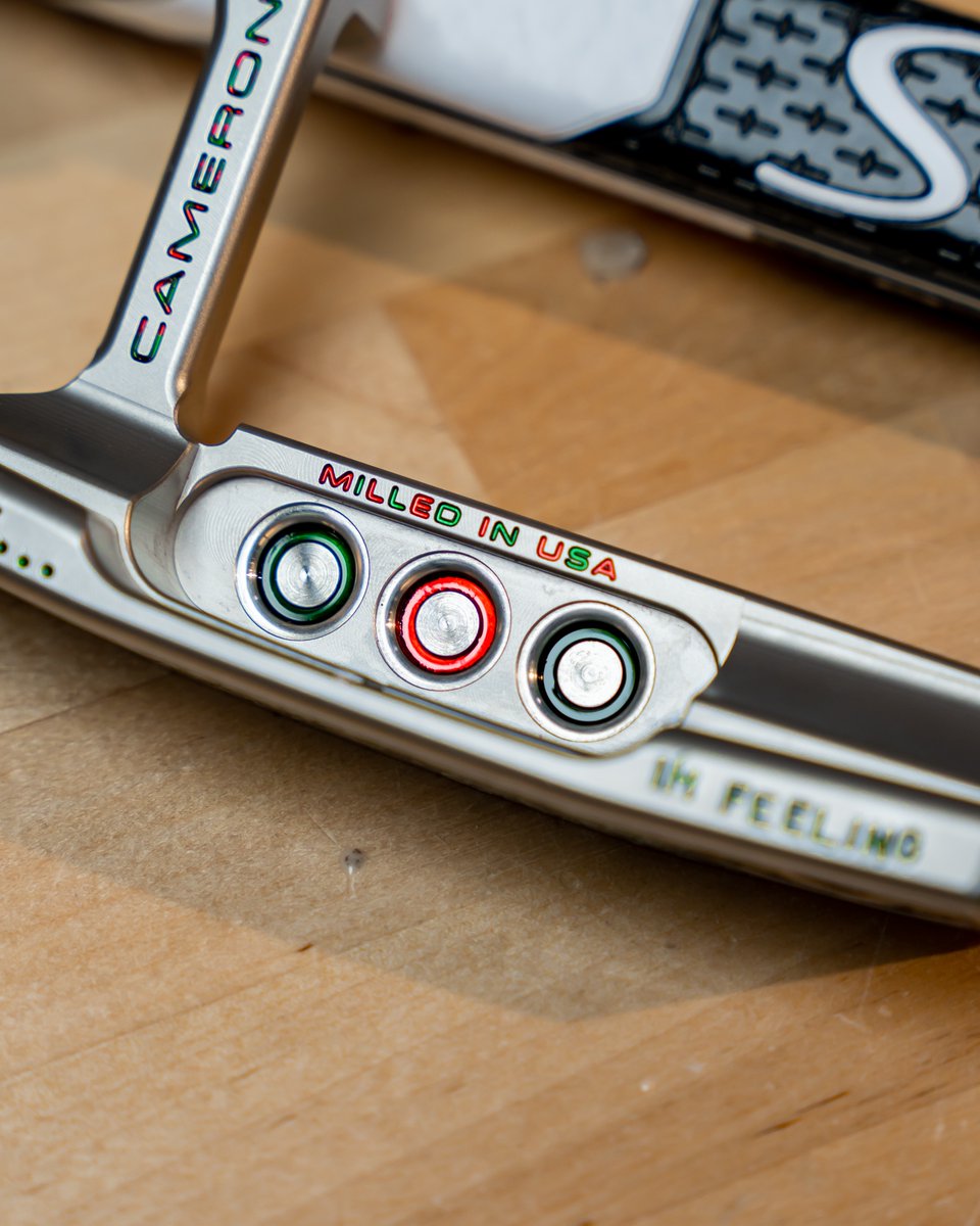 clubchampmedia's tweet image. 🚨 GRINCH GOLF GIVEAWAY 🚨 

For all the Grinches who are happy the holidays are over, we have a custom Grinch-themed @ScottyCameron putter for you! 

To enter: 
1. RT + Follow @TXGxCC 
2. Tell us your golf goals for 2023 👇🏻👇🏻