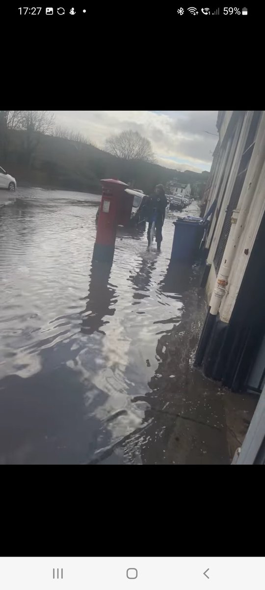 SparklyLou75's tweet photo. @Daily_Record @greenocktele @ScottishSun @BBCScotlandNews THIS IS SHOCKING 😡😡😡😡 @KarmaGourock trying to keep their thriving local business going in these conditions is shameful. Someone needs to take responsibility and do something https://t.co/eCEpDC4E27