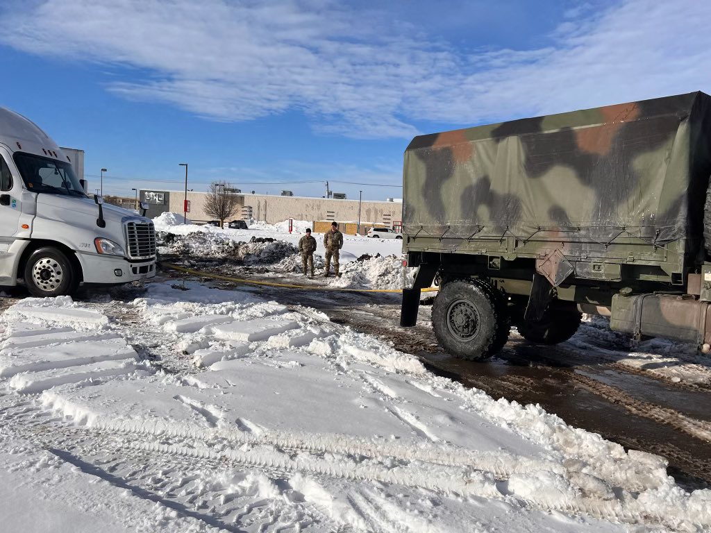 tanker164's tweet photo. The 2-101 CAV helping out after the Buffalo Snowstorm. #totheutmost https://t.co/OqW1ezXKlU