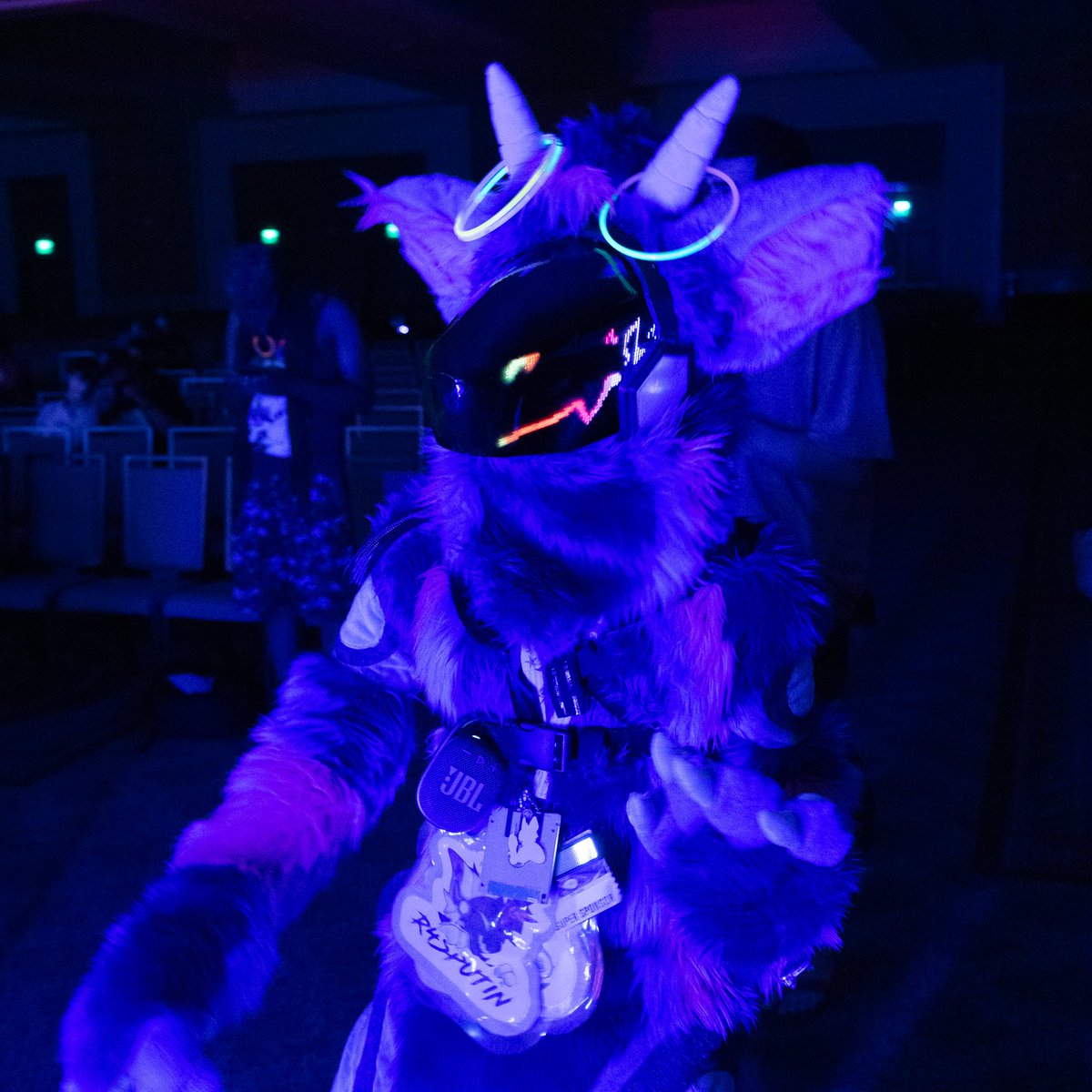 fl33tfoot's tweet photo. some secret footage obtained of raz in party mode??
#FursuitFriday #furry #protgen #fursuit #megaplex2022 https://t.co/zPB6gmZbVD