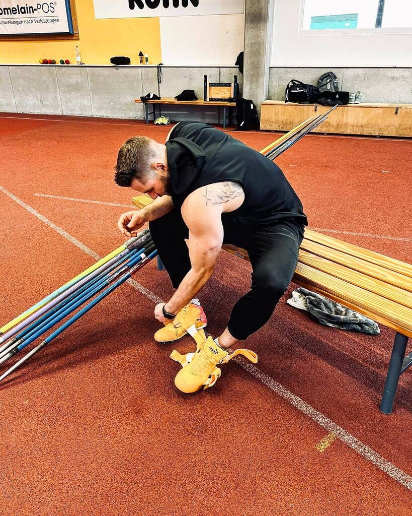 Last session in 2022 ✔️ Wish you guys all the best for the next year!🤞🏼🔥 #VetterWurf #mission100 #startdreaming #neverstop #training #athlete #throwing #javelin #Speerwurf #trackandfield #gym #javelinthrow #leichtathletik #spitzensportbundeswehr #fit… instagr.am/p/CmzIwEaIDDX/