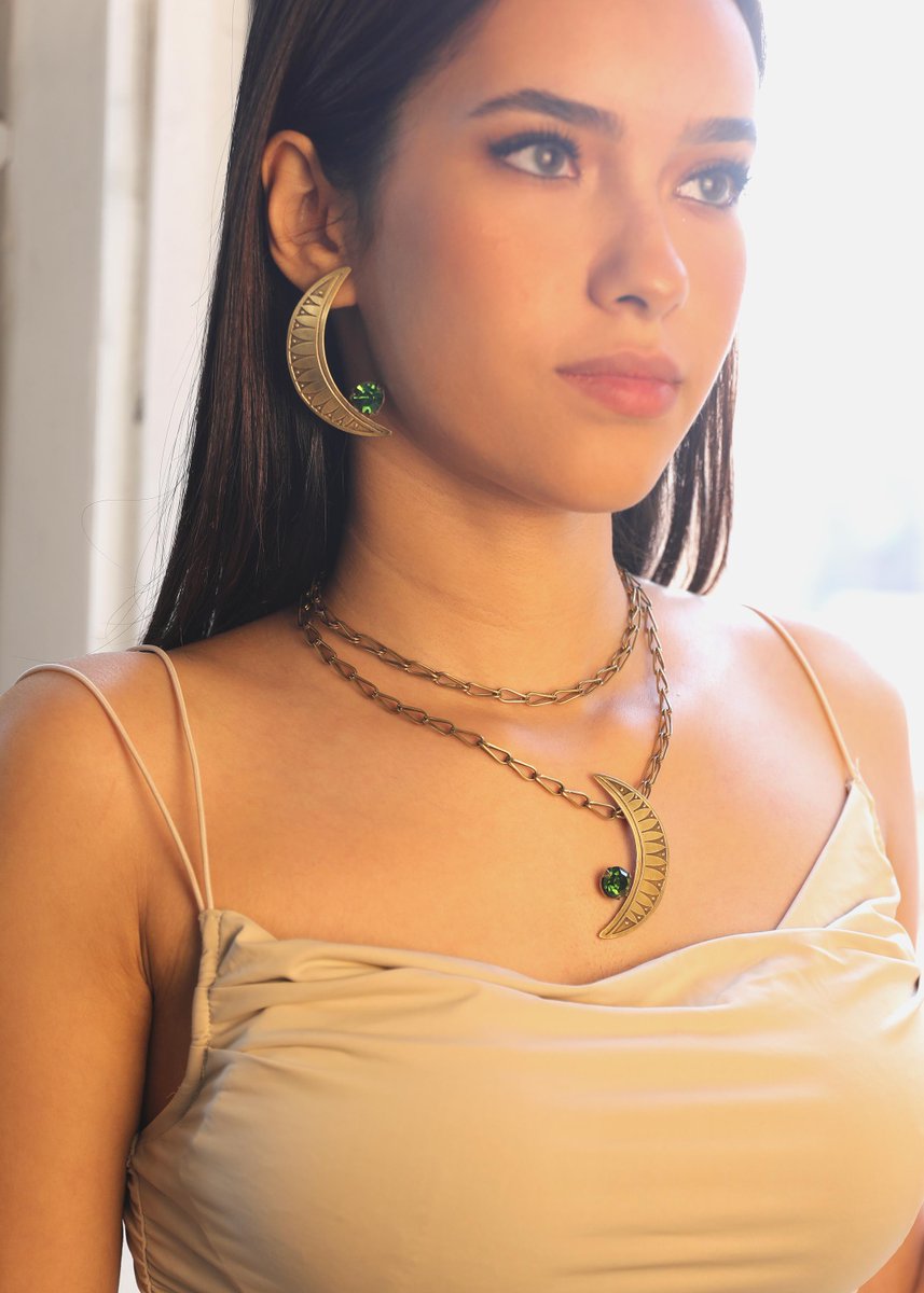SamiAmindesigns's tweet photo. The Crescent set from Shams new classic collection 2022-23!
Available in all our showrooms and online.
https://t.co/FNpjm3Kwhy
#SamiAminDesigns #ShamsNewClassic2023 #NewClassicCollection #Handmade #Brass #Necklace #Earrings #CollectionOfTheYear #ArtPiecesToWear https://t.co/ryLTV6pVzZ