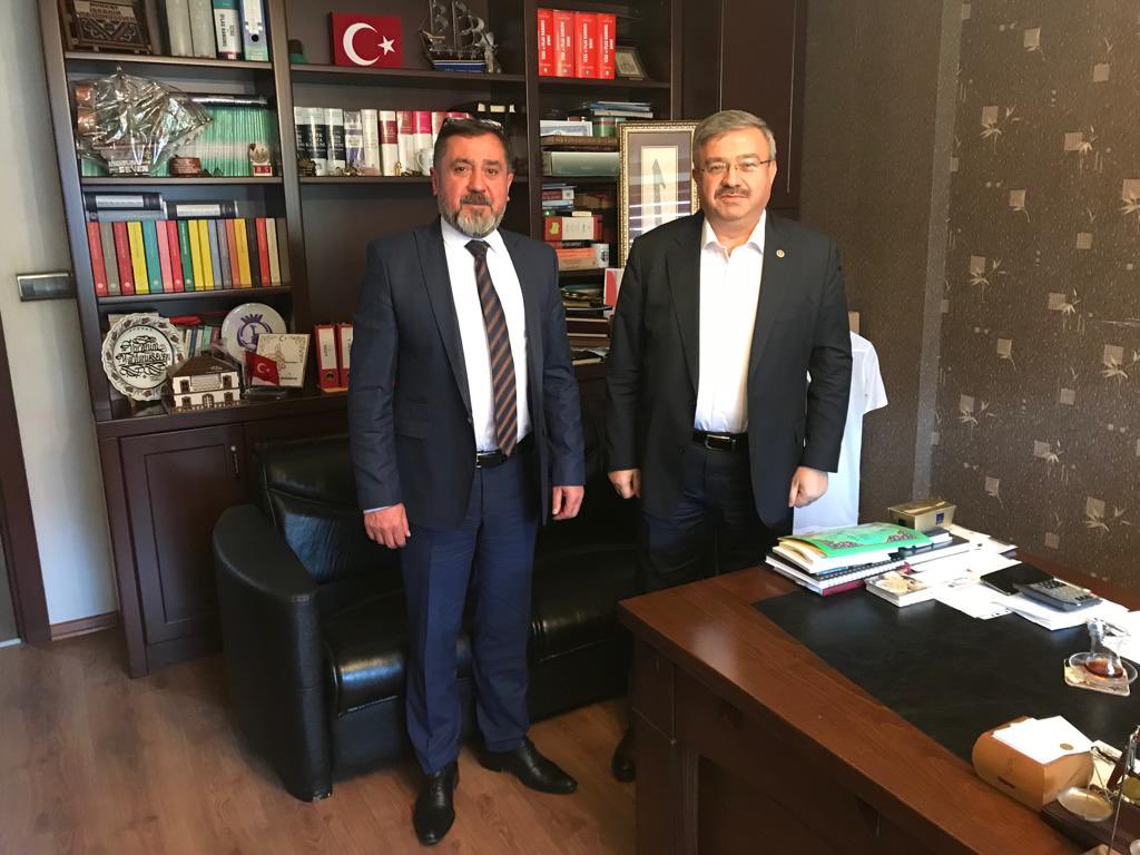 Cep telefoncular derneği yönetim kurulu adına Yönetim Kurulu Başkanı Sn.Şenol Şen , sektörümüzün sorunlarını ilk ağızdan doğru ifade etmek ve çözüm yollarını anlatmak için siyasetçilerle görüşmelere devam ediyor.