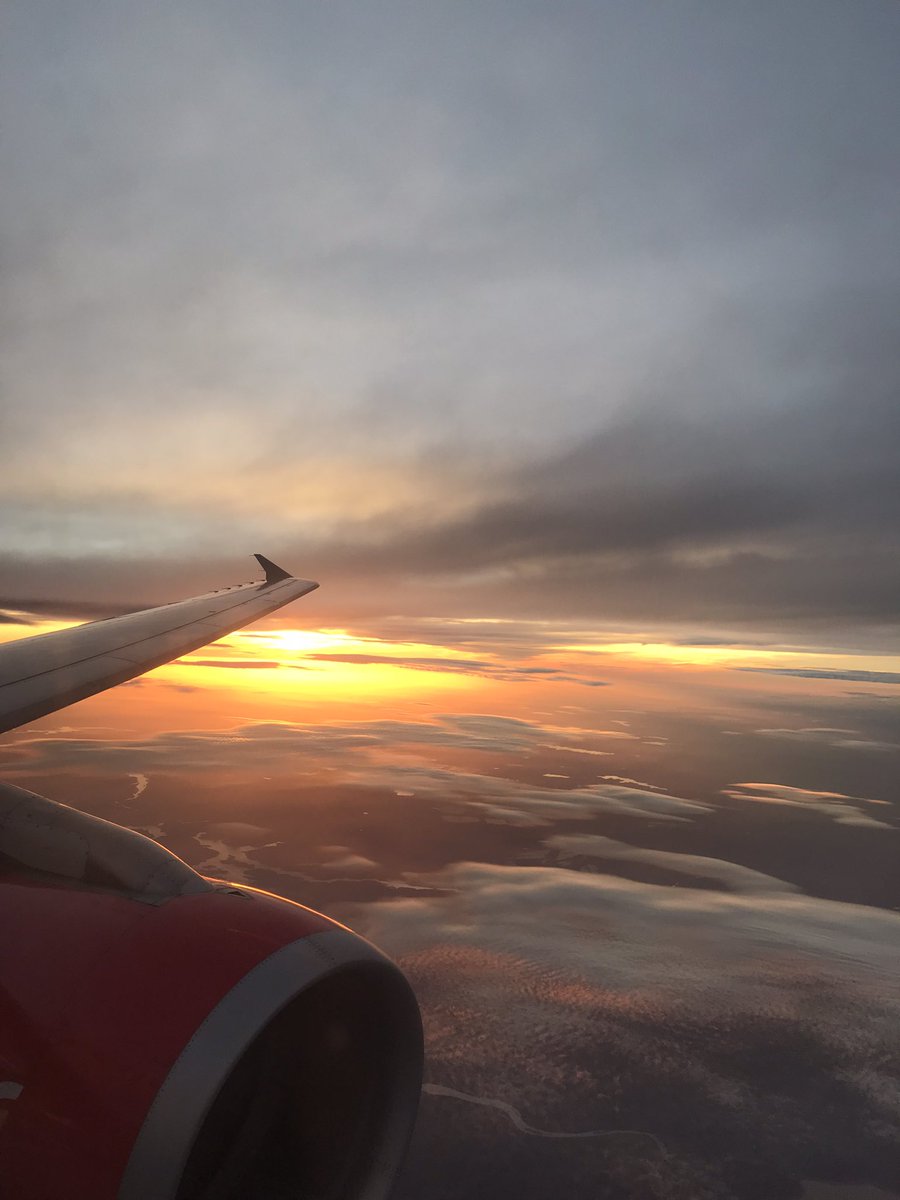 kpld30's tweet photo. En-route beauty https://t.co/33ep0y5xL3