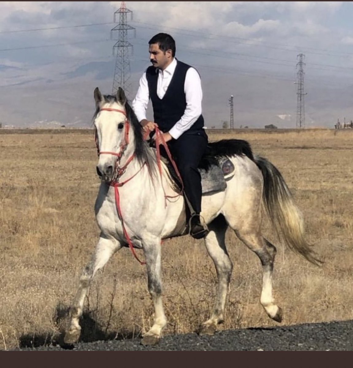 ibrahim_Eroglu_'s tweet photo. Ankara'da uğradığı menfur silahlı saldırı sonucu hayatını kaybeden Ülkü Ocakları Eski Genel Başkanı Doç. Dr. Sinan Ateş'e Yüce Allah'tan rahmet,
ailesi ve tüm sevenlerine sabır, metanet ve başsağlığı diliyorum. 
Ruhu şad,
mekânı Cennet olsun.🇹🇷 https://t.co/kceDWvTxTt
