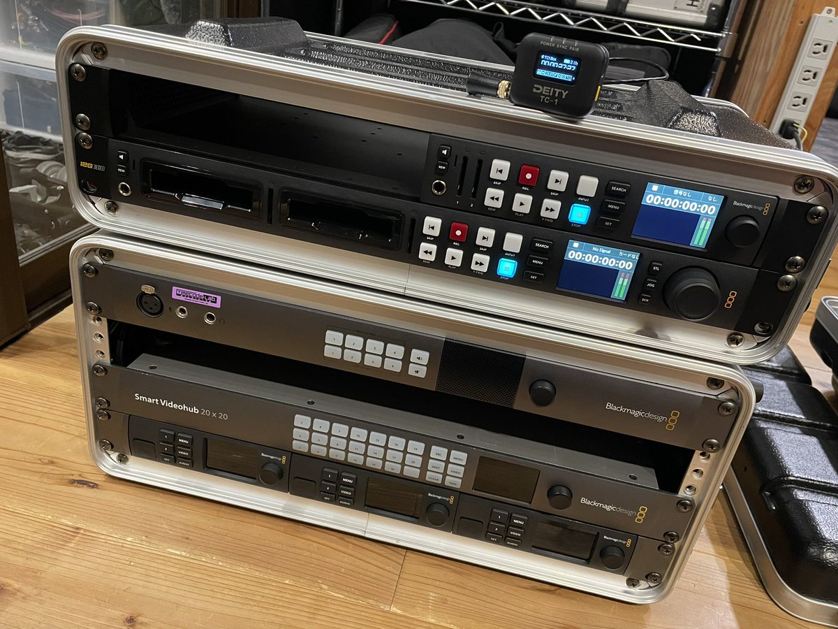 TimecodeLab's tweet photo. 真夜中のタイムコードチェック。
DEITY TC-1 から、BMD HyperDeck Studio 4K Pro -> HyperDeck Studio HD Plus とTCをスルー。
問題なく同期している模様!
https://t.co/R2LgRSo1y1
#DEITY #TC1
#BMD #HyperDeckStudio
#タイムコード https://t.co/1HMVvtbV2q