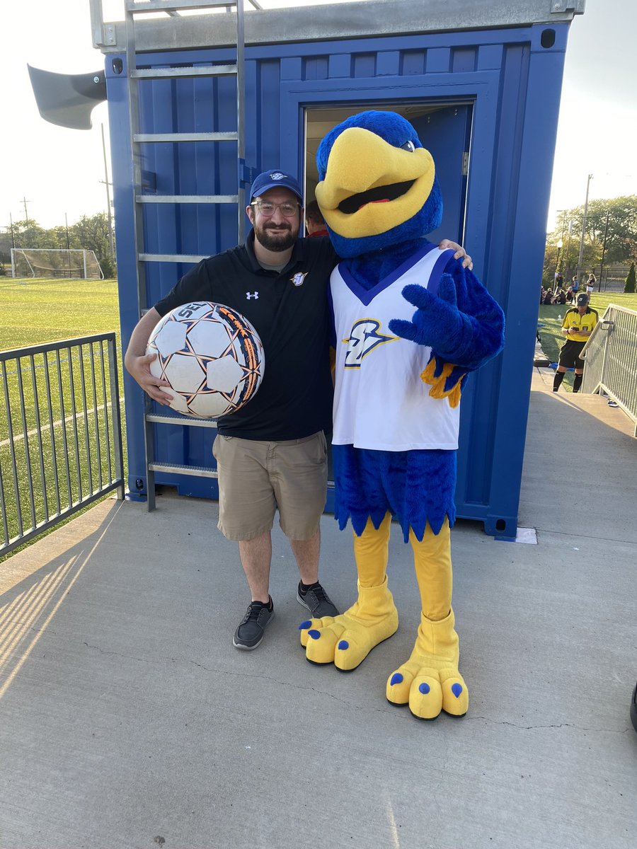 NoahCreigh's tweet photo. My 2022 #SID recap:
-2️⃣ full-time stops (Maryville/Spalding)
-attended 1st CoSIDA
-saw multiple former interns land positions in college/pro sports
-worked freelance for 5️⃣ schools
Can’t wait to see what 2023 brings next for my career!
#sportsinfo #athleticcom #csc #cosida https://t.co/makWSQIhGA