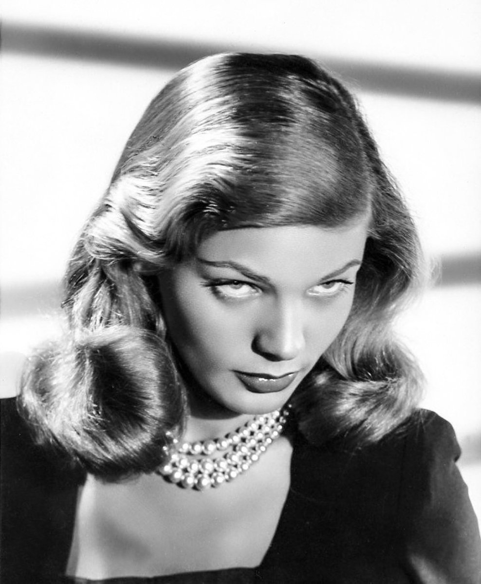 oldhllywoods's tweet photo. lauren bacall photographed by scotty welbourne, c. 1945 https://t.co/LtJ027vKD8