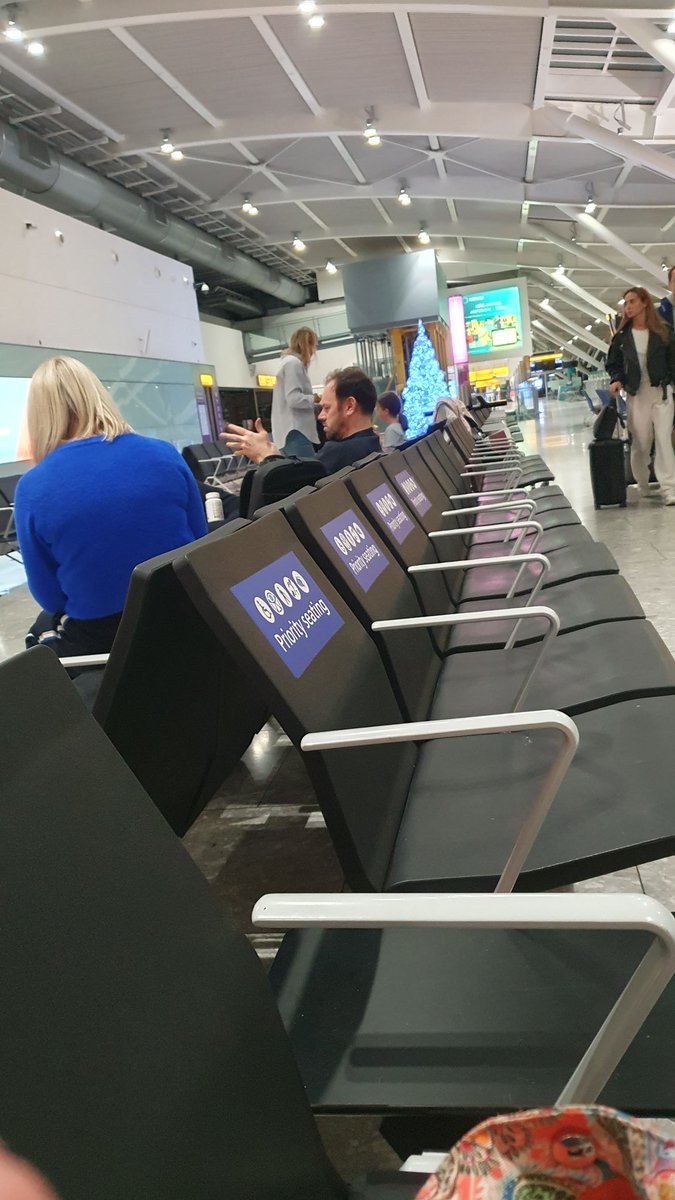 DigitalFletch's tweet photo. Nearly texting @lpgriffiths asking if his at Heathrow too 😂 poor photo, but I swear it's your double https://t.co/zpwv4NMa1a