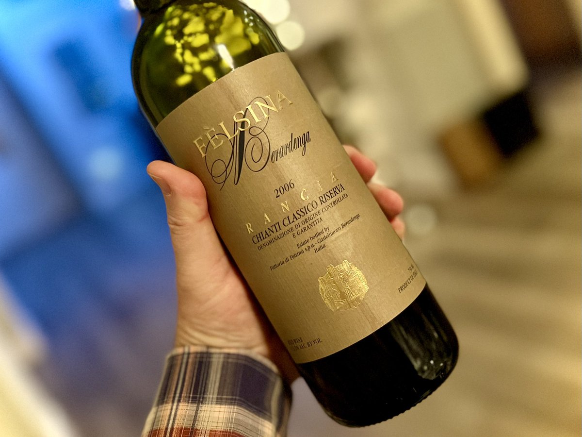 RoebuckSteve1's tweet photo. More fun #winepairing from last night #winedinner
#chardonnay #Dinner #eat #food #foodandwine #foodie #foodiechats #foodies #winetime #winetasting #wine #winelovers #wineintheglass #winelover #winecellar #sommelier #sommchat #redwine #drinkwine https://t.co/nYCV2EtWym