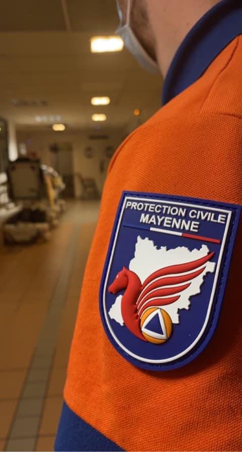 ProtecCivile53's tweet photo. [MOBILISATION] 
Pour ce dernier week end de l’année 2️⃣0️⃣2️⃣2️⃣ se sont plus 1️⃣6️⃣ #Bénévoles qui seront mobilisés pour #AIDER &amp; #SECOURIR 24h/24 auprès du @CHLaval53 #SAMU53.

@Prefet53 @ars_pdl @Laval_la_Ville @FBercault @ProtecCivilefr @guillaumegarot @yfavennec @Bannier_G @AMF_53 https://t.co/nt79P4HDmr