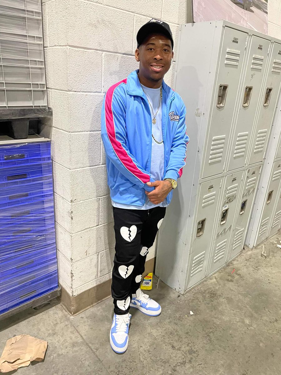 _DontaviousH_'s tweet photo. I'm the Biggest just did 4 years now I'm back to kill em Pop it Every chance I get I'm really him Free Da guys #QuarterMil Daplug https://t.co/dVdOqIbky6